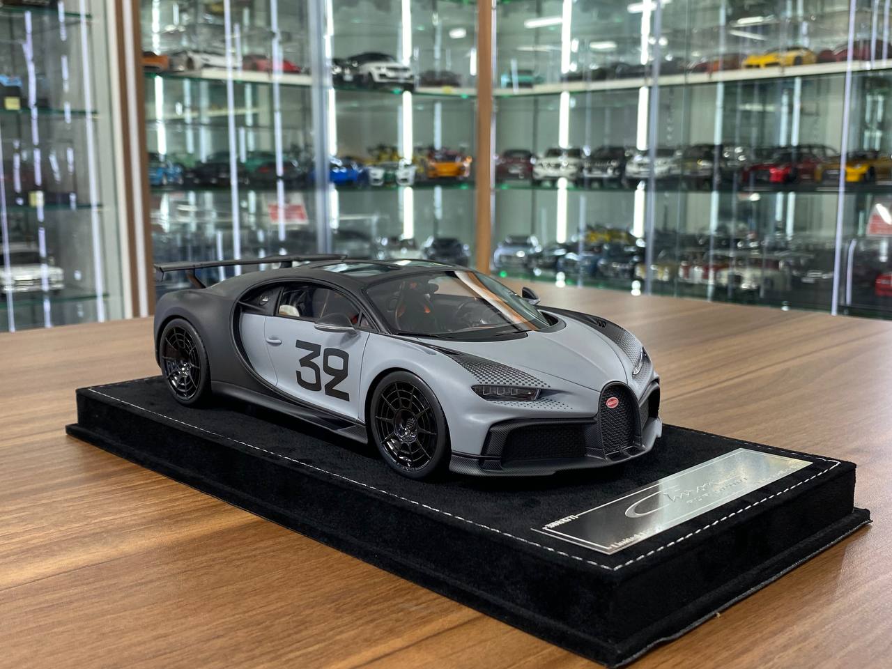 1:18 H&H Bugatti Chiron Pur Sport Grand Prix Jet Grey | Limited 30 pcs