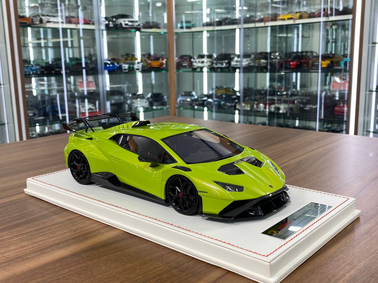 ★ 1/18 Runner Lamborghini Huracan STO Novitec – Green – Limited Edition (66 pcs)