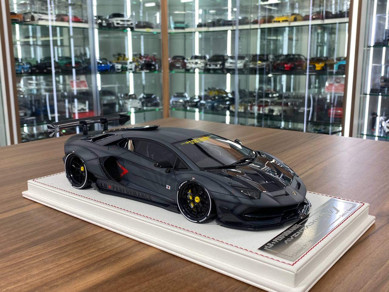 1/18 Resin Model Lamborghini Aventador SVJ – Zero Fighter Edition | Davis & Giovanni