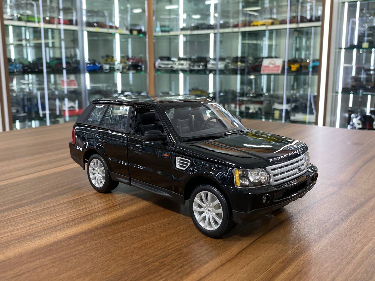 1/18 Diecast Bburago Land Rover - Range Rover Sport (Black) Scale Model Car