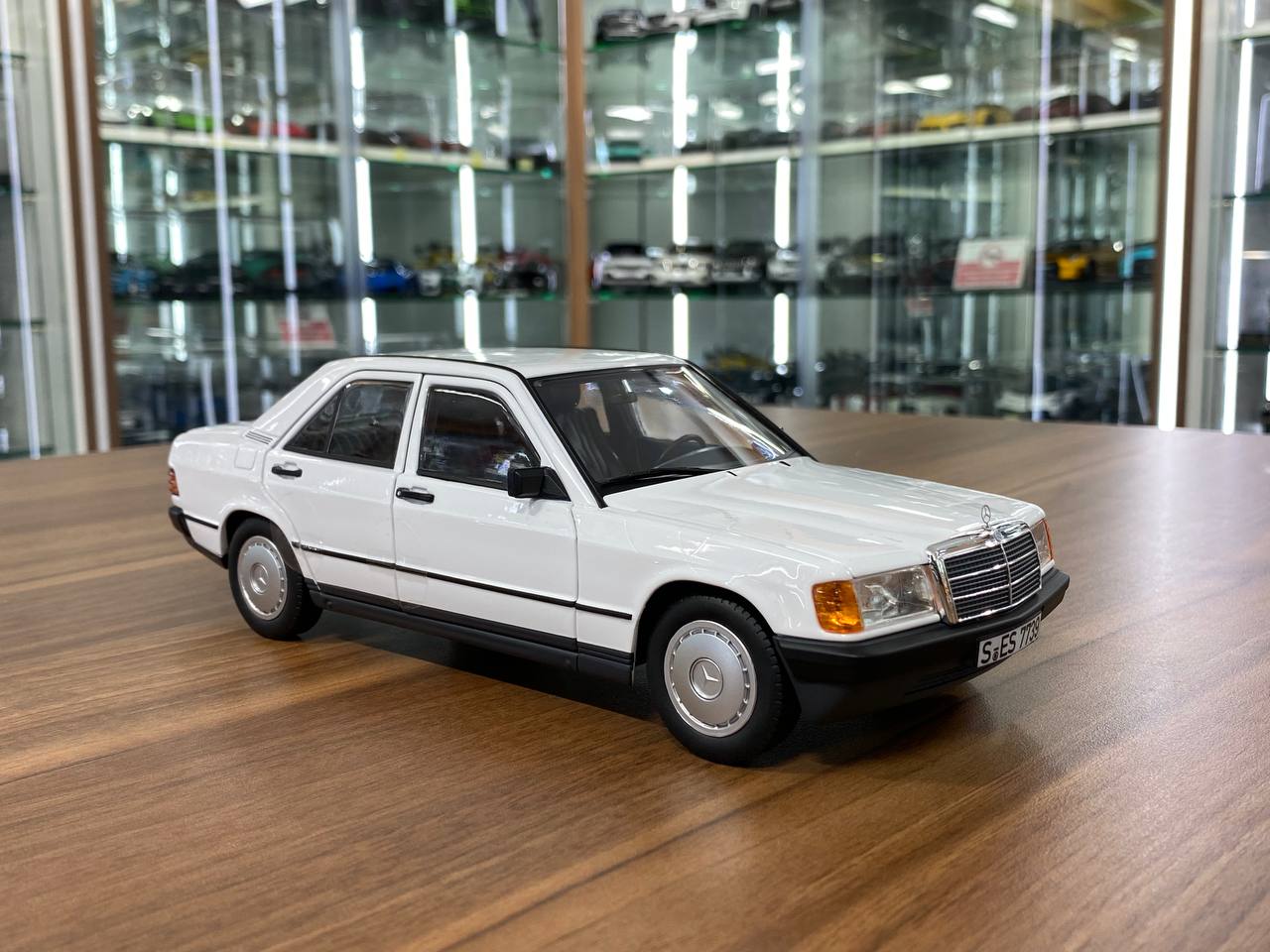1/18 Diecast Mercedes-Benz 190 E 1982 White Norev Scale Model Car