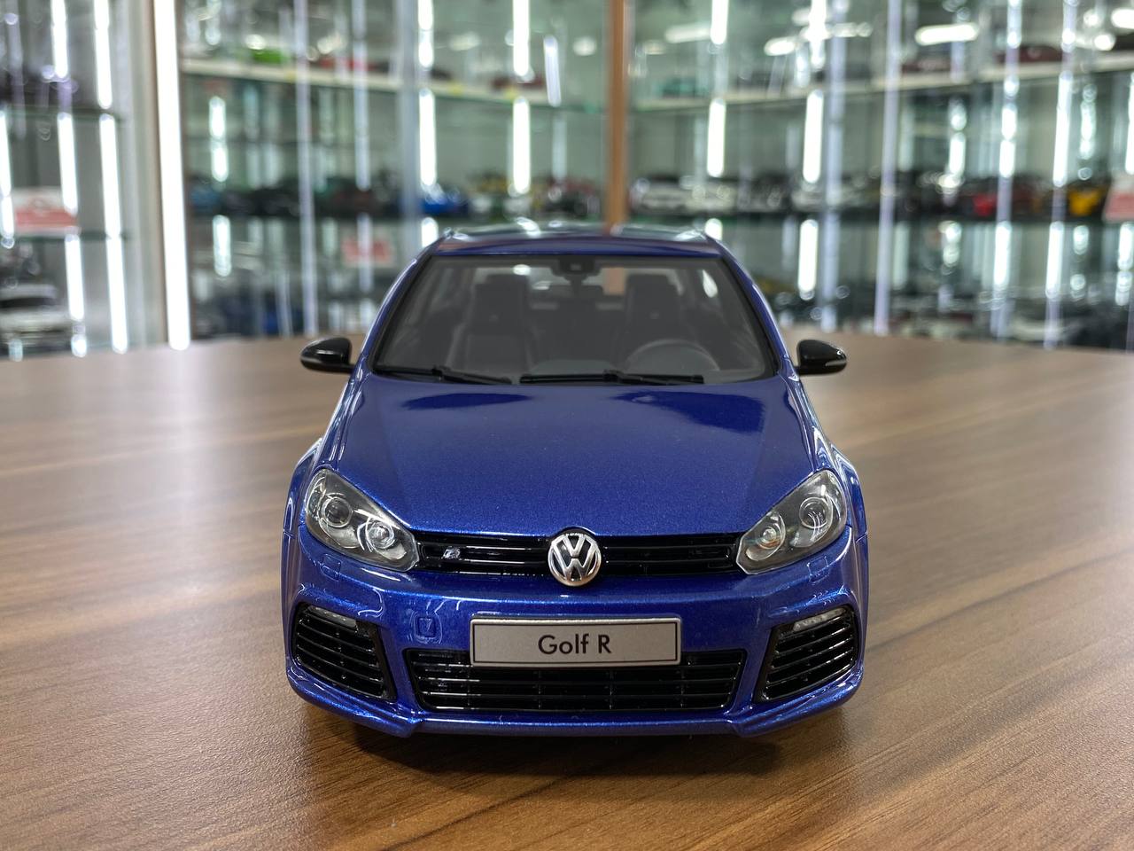 Otto Mobile Volkswagen Golf R VI - 1/18 Resin Model, Blue