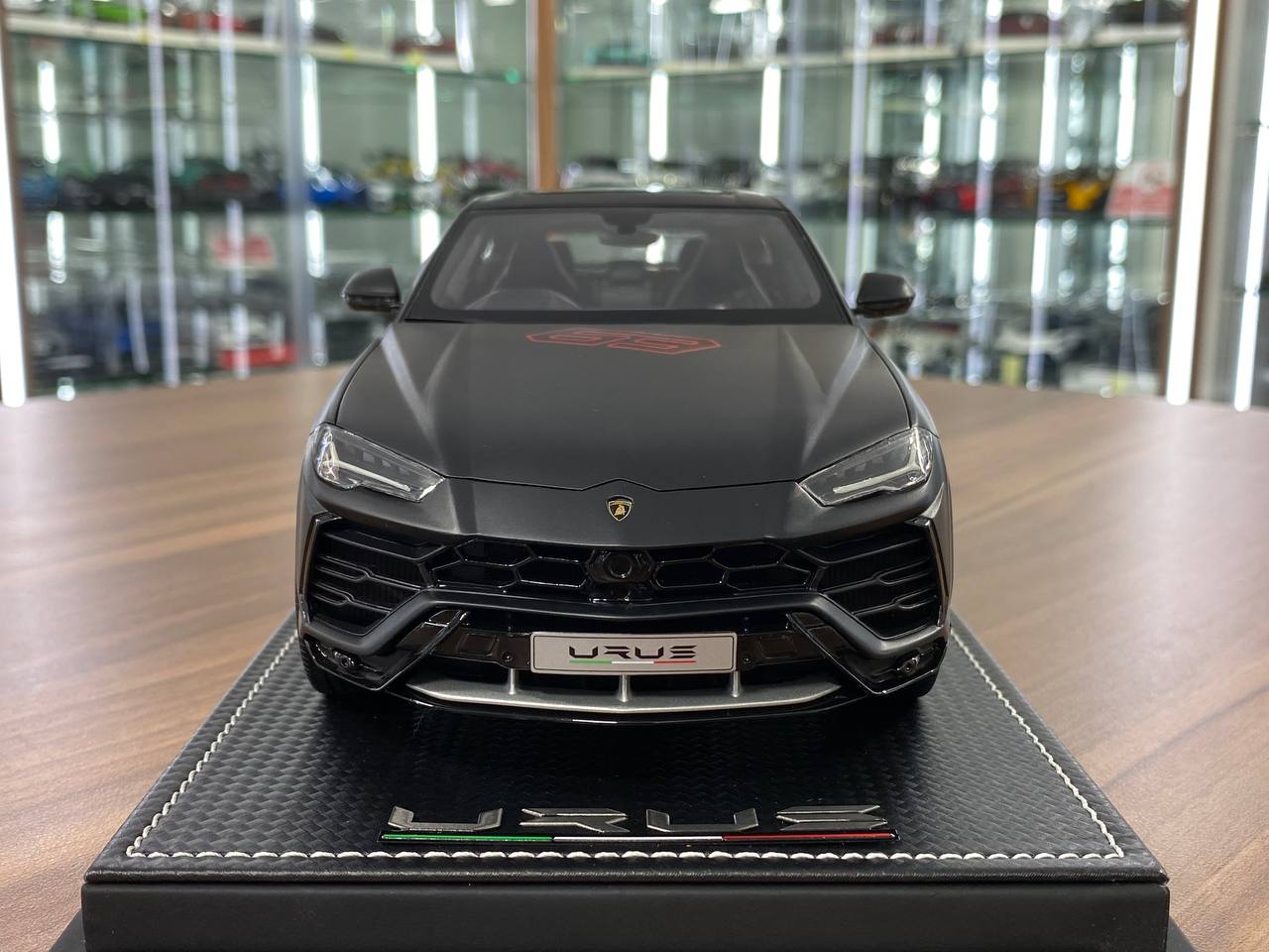MR Collection Models Lamborghini URUS #63 - 1/18 Resin Model