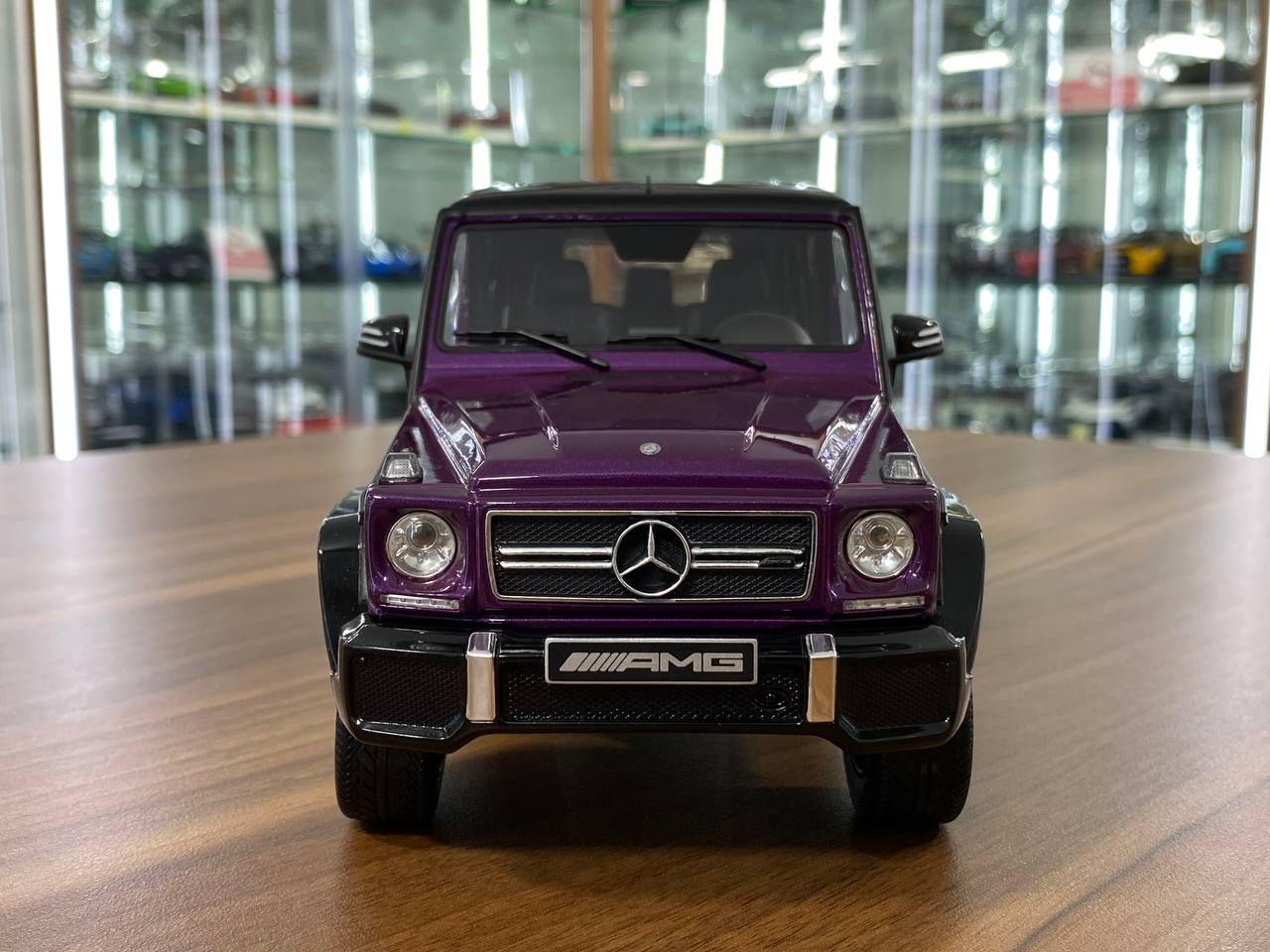 1/18 Mercedes-Benz G-63 Purple Model Car by iScale