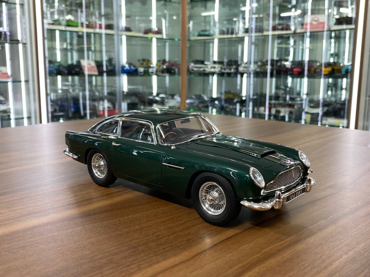 1/18 Diecast Aston Martin DB5 Green full opening model Xiaoguang limited 100 pcs