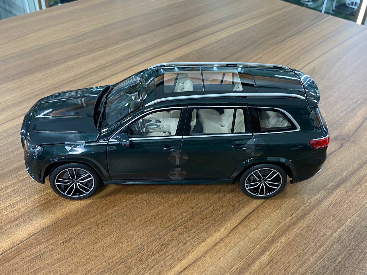 Paragon Model Dealer Edition Mercedes-Benz GLS - 1/18 Diecast, Emerald Green