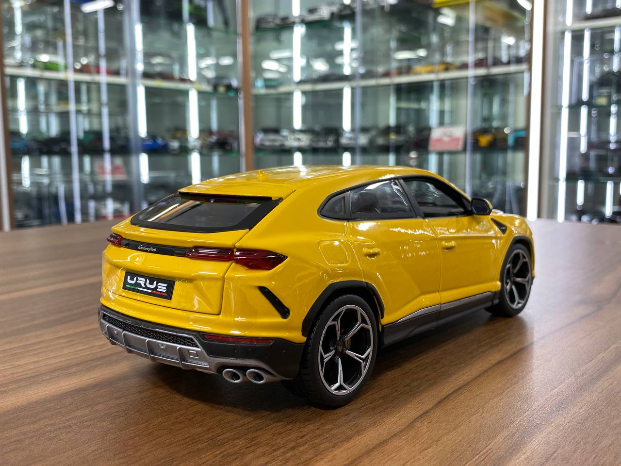 1/18 Diecast Lamborghini Urus Yellow Bburago Scale Model Car