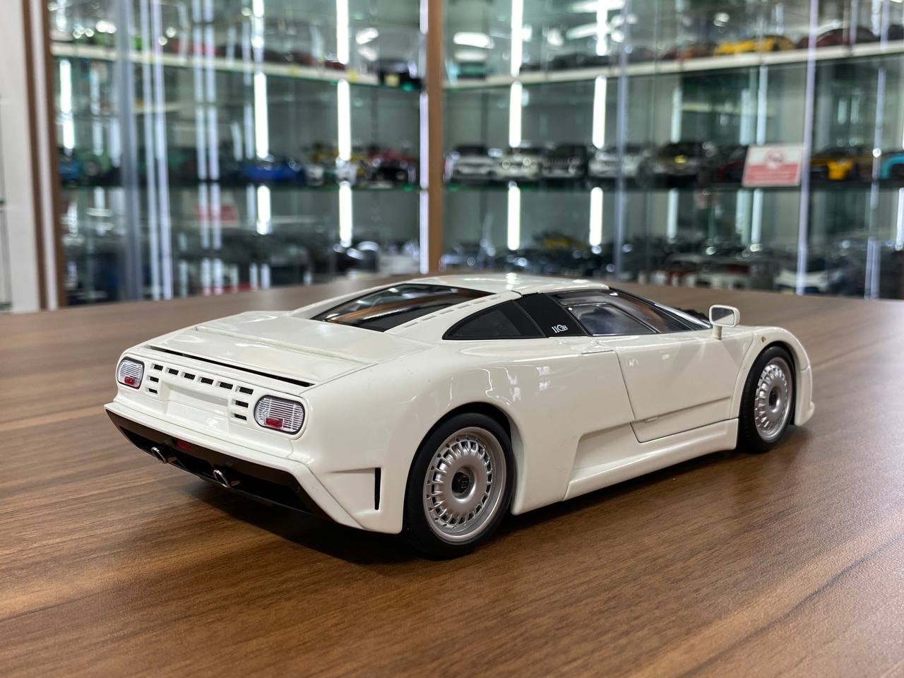 1/18 Diecast Bugatti EB 110 White AUTOart Scale Model Car
