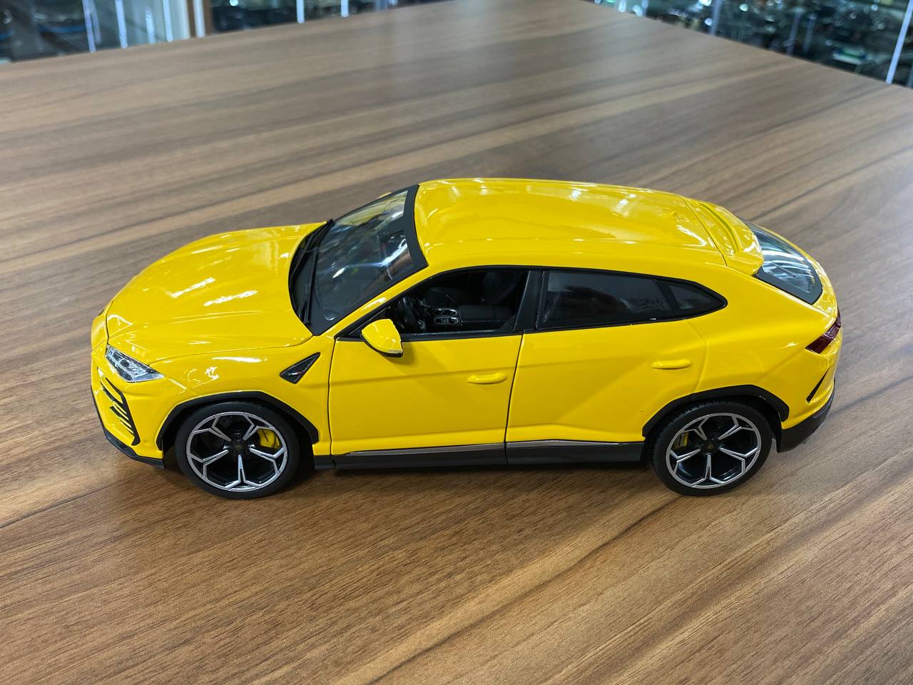 1/18 Diecast Lamborghini Urus Yellow Bburago Scale Model Car