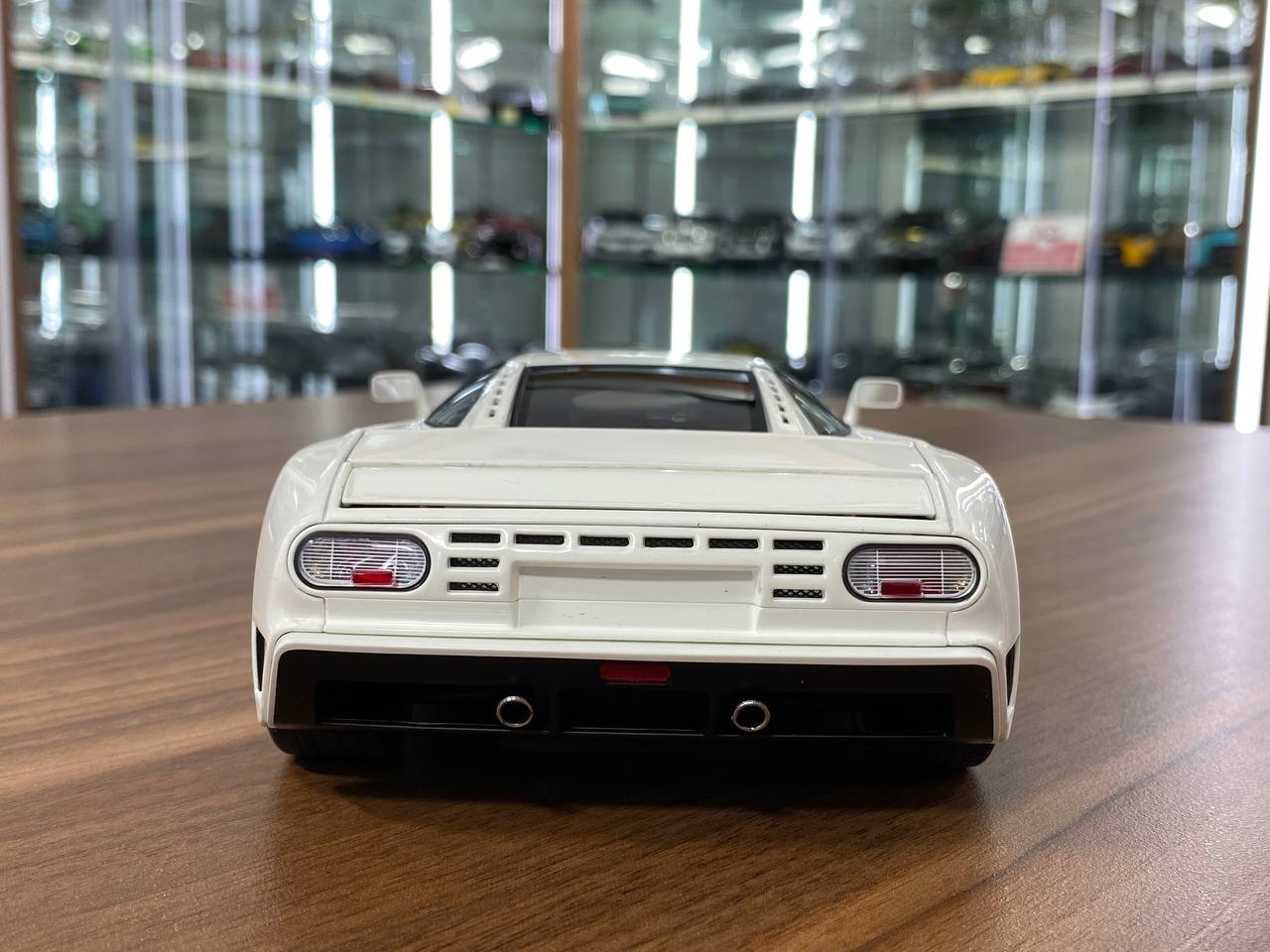 1/18 Diecast Bugatti EB 110 White AUTOart Scale Model Car