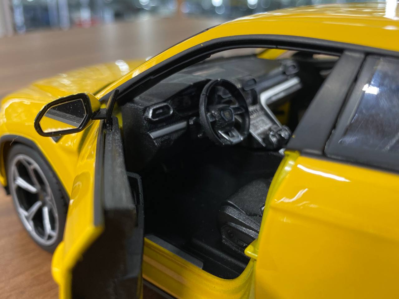 1/18 Diecast Lamborghini Urus Yellow Bburago Scale Model Car