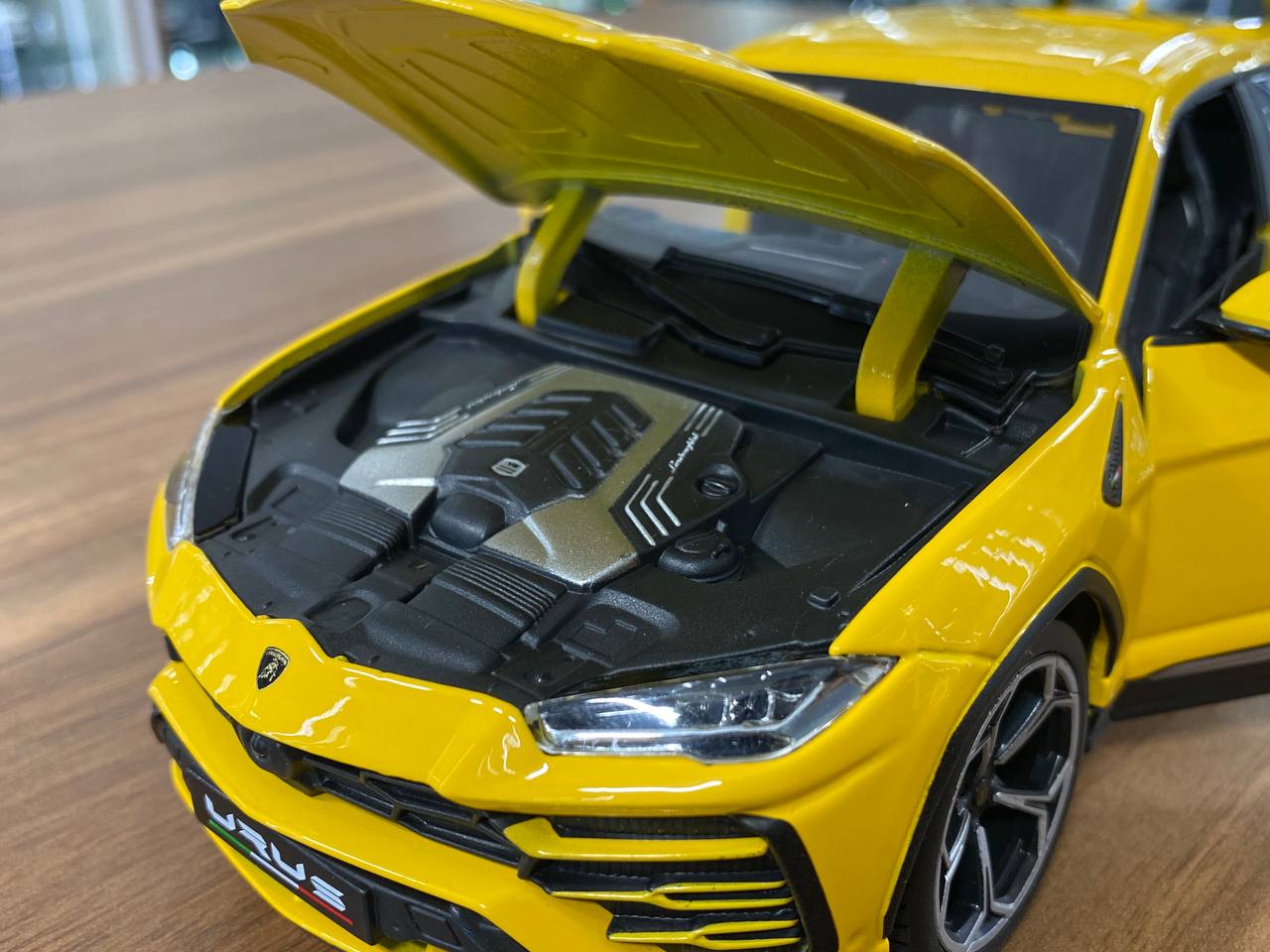 1/18 Diecast Lamborghini Urus Yellow Bburago Scale Model Car