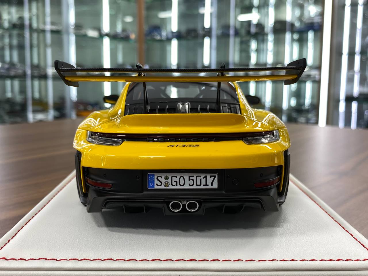 Ivy Model 1/18 Porsche 911 992 GT3 RS Weissach – Racing Yellow with Gold Wheels, Limited to 25 Pcs.