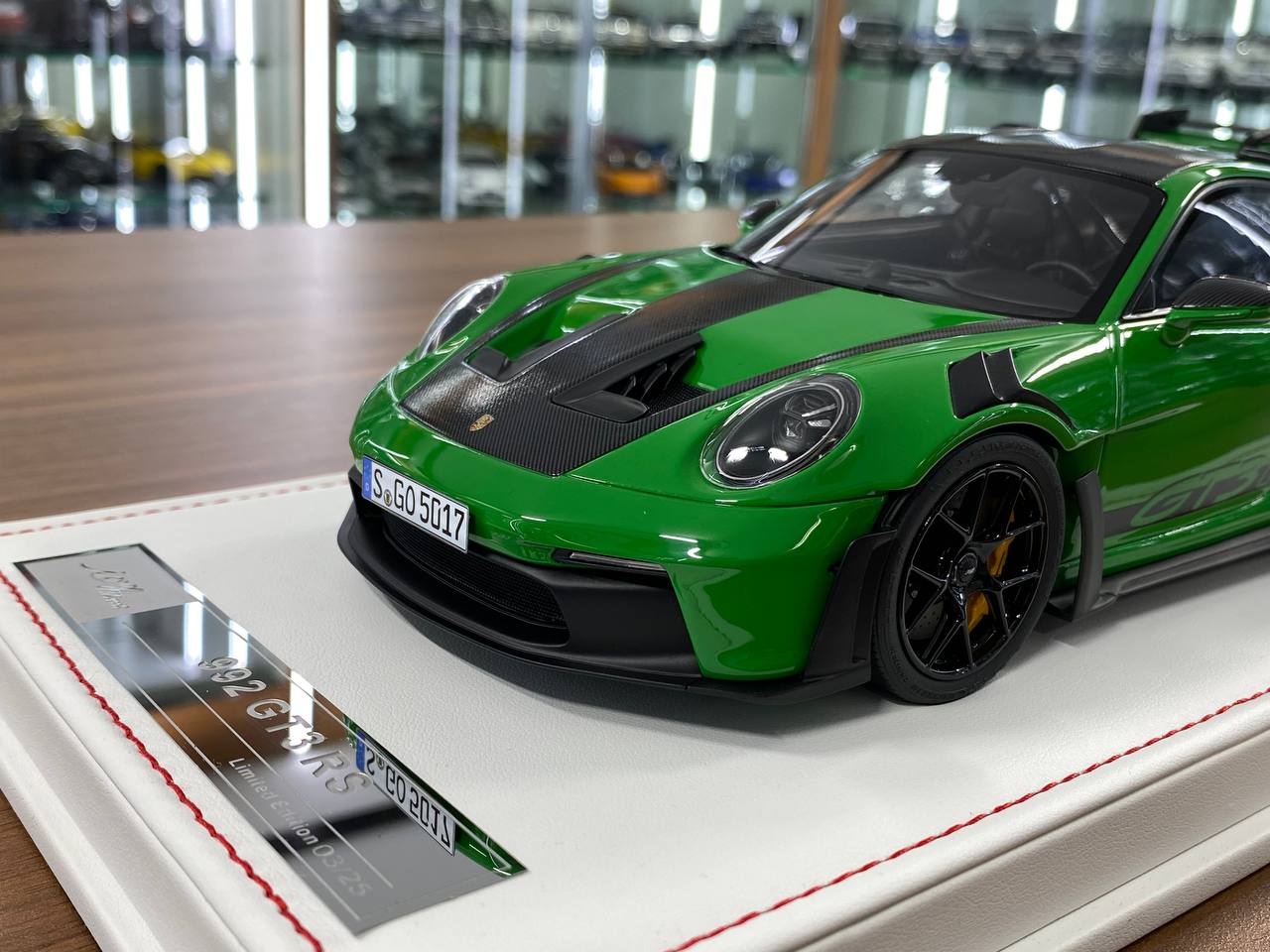 Ivy Model 1/18 Porsche 911 992 GT3 RS Weissach – Python Green with Black Wheels, Limited to 25 pcs.