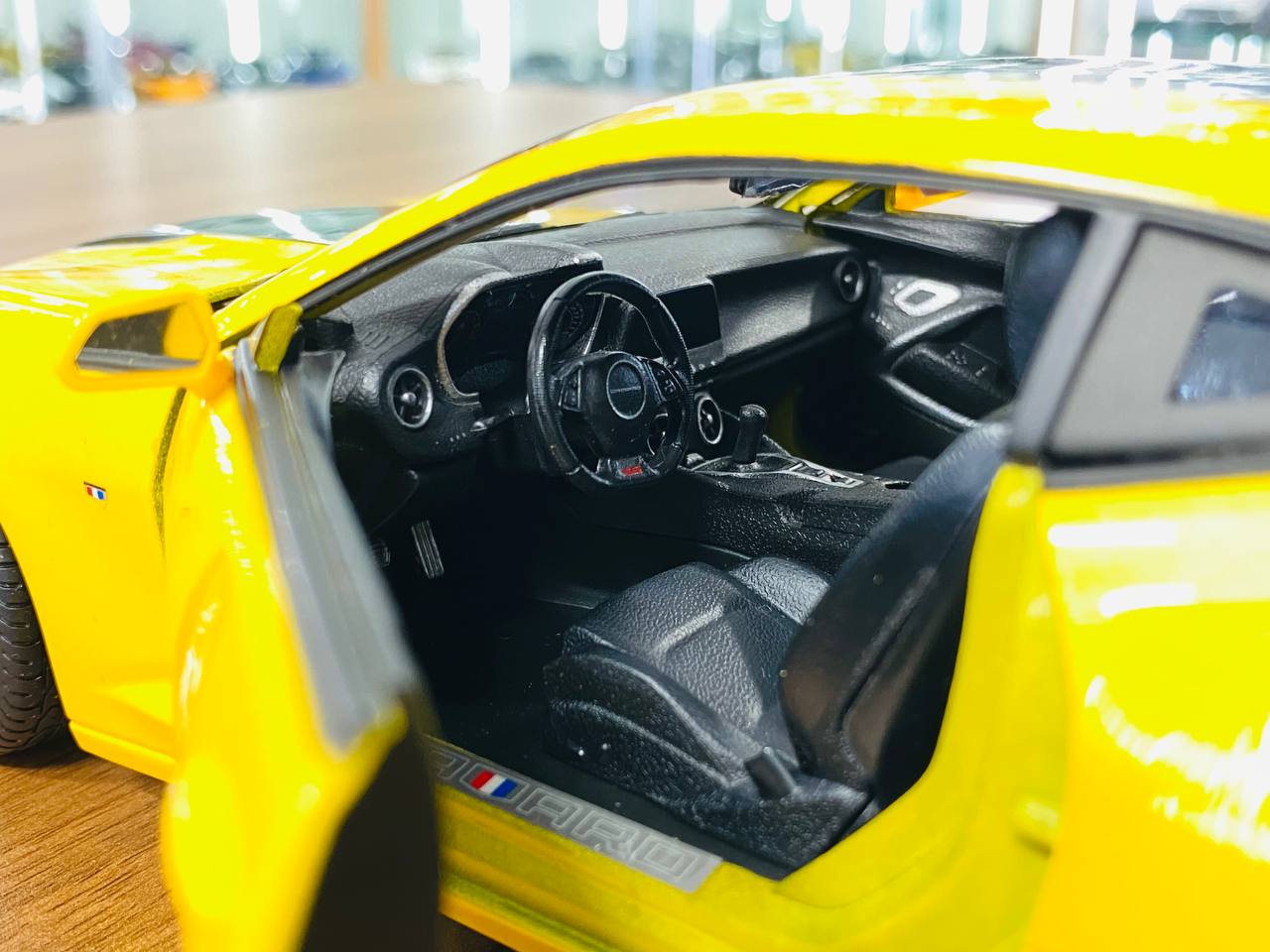 1/18 Diecast Maisto Chevrolet Camaro SS 2016 Yellow / black stripe