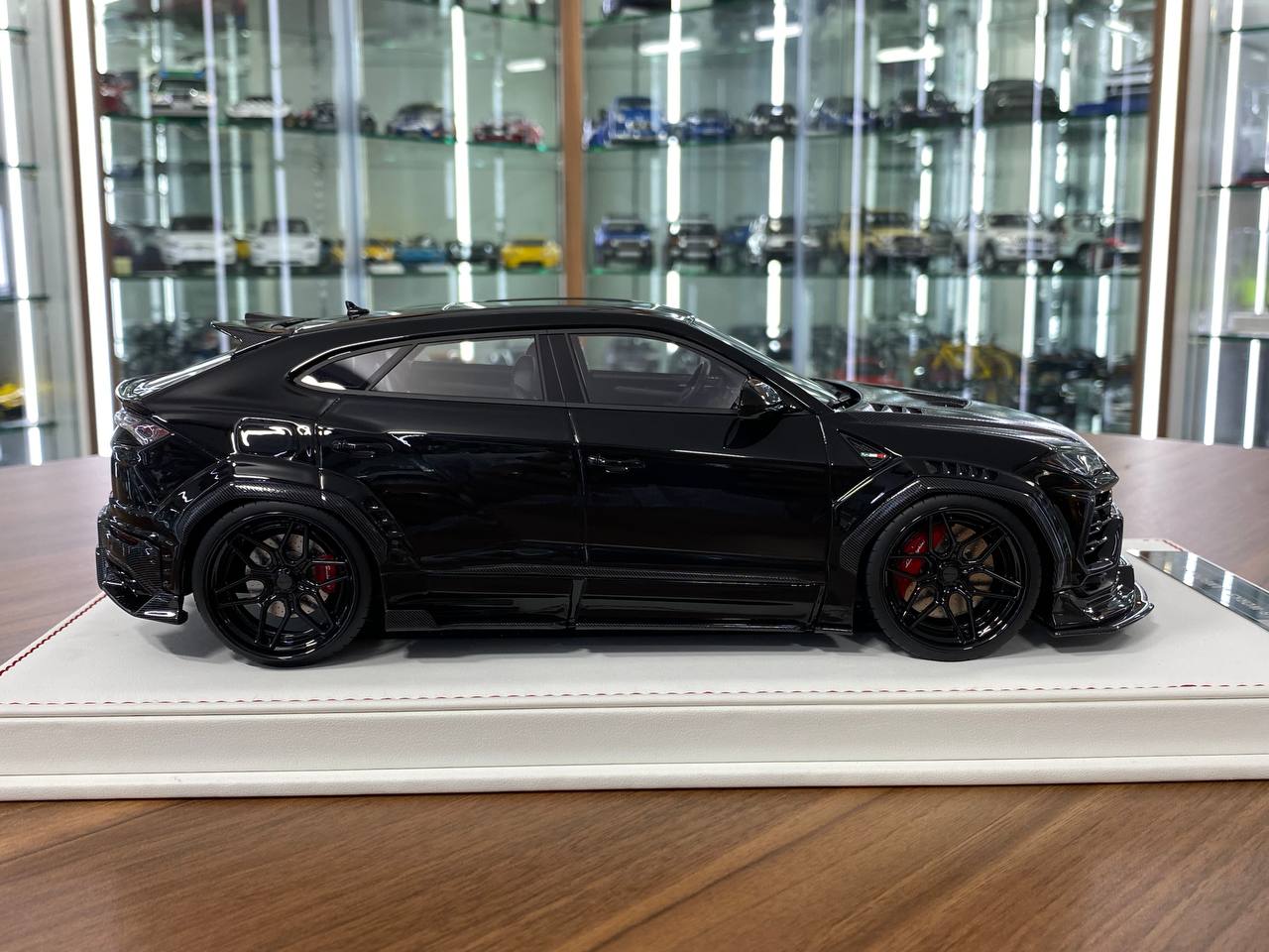 1/18 Resin Model - IVY Model Lamborghini URUS LB Works (Metallic Black)