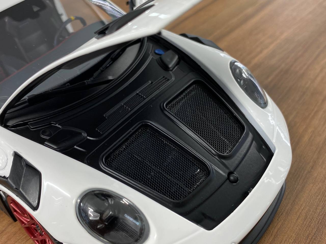 1:18 Diecast Minichamps Porsche 911 (992) GT3 RS 2022 Weissach Paket in White
