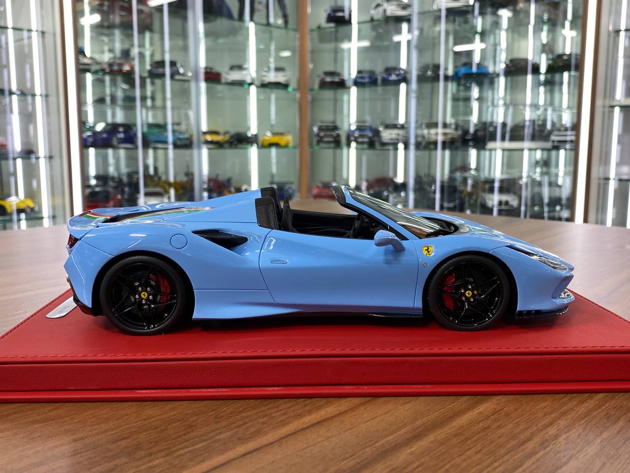 1:18 Resin Model – BBR Deluxe Ferrari F8 Spider – Azzurro La Plata Italian Stripe – Limited to 5 pcs