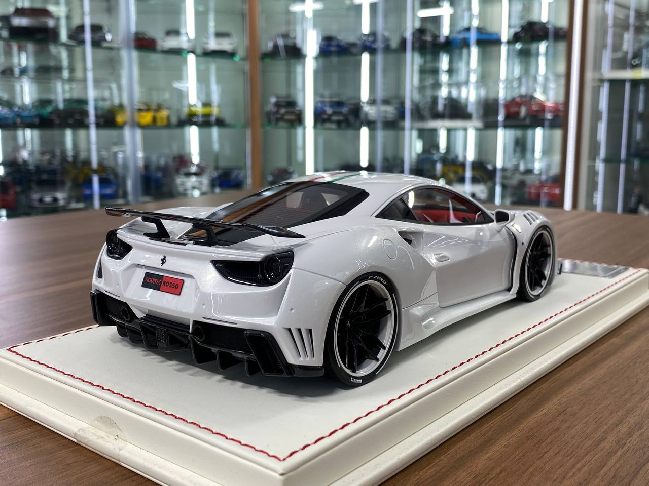 1:18 Resin Model – Davis & Giovanni Ferrari 488 GTB N-Largo – Pearl White Italia Stripe – Limited 6 pcs