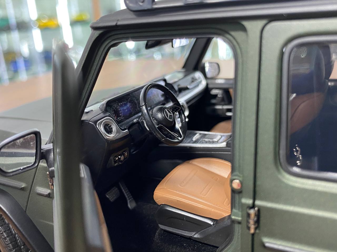 1/18 metal diecast Norev Dealer Edition Mercedes-Benz G 500 Color MANUFAKTUR olive magno