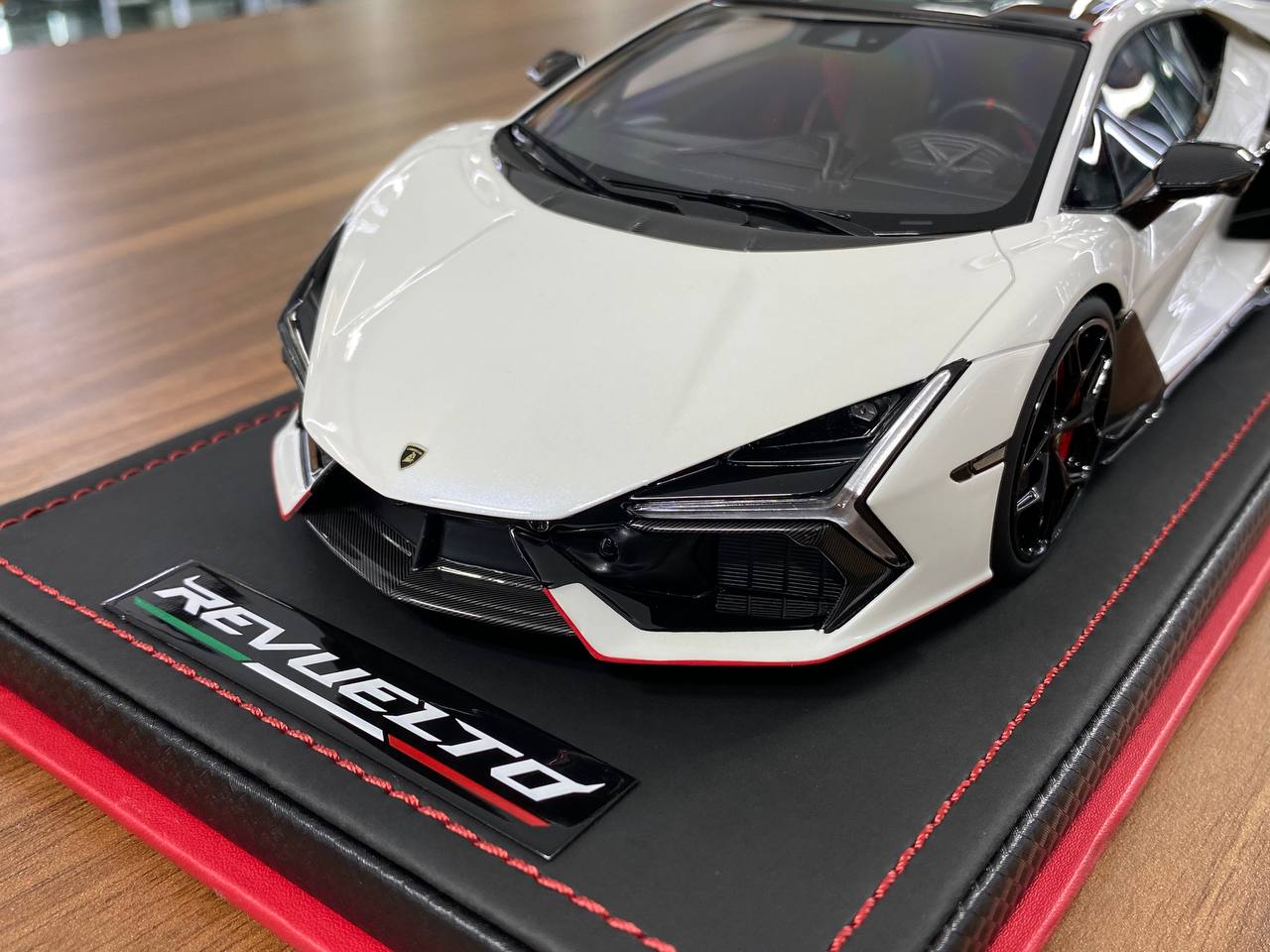 1/18 Resin Model – MR Collection Lamborghini REVUELTO Bianco Siderale with Red Accents