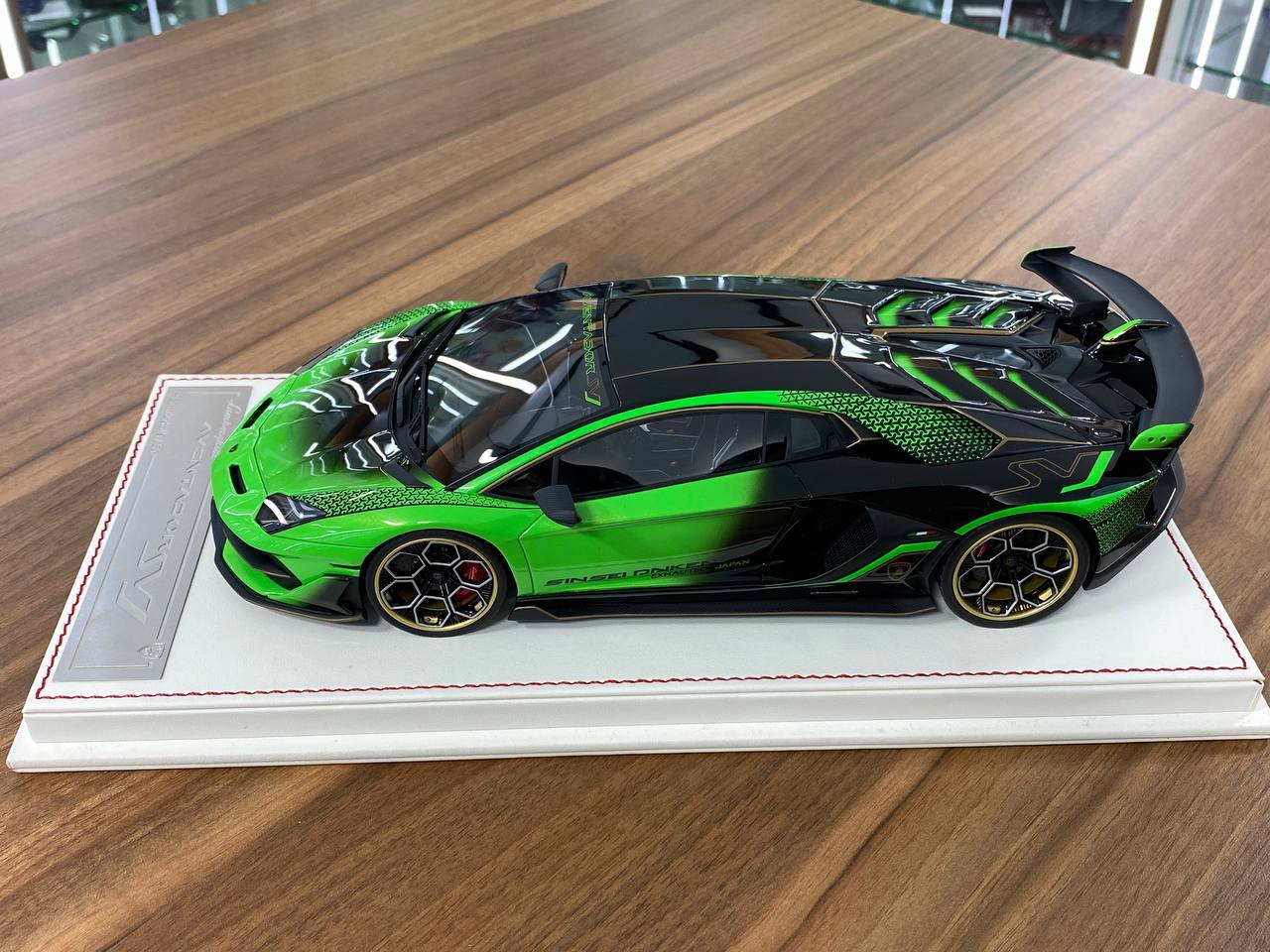 1/18 Resin – Davis & Giovanni Lamborghini Aventador SVJ Green Unusual Ltd.Edn.50 pcs