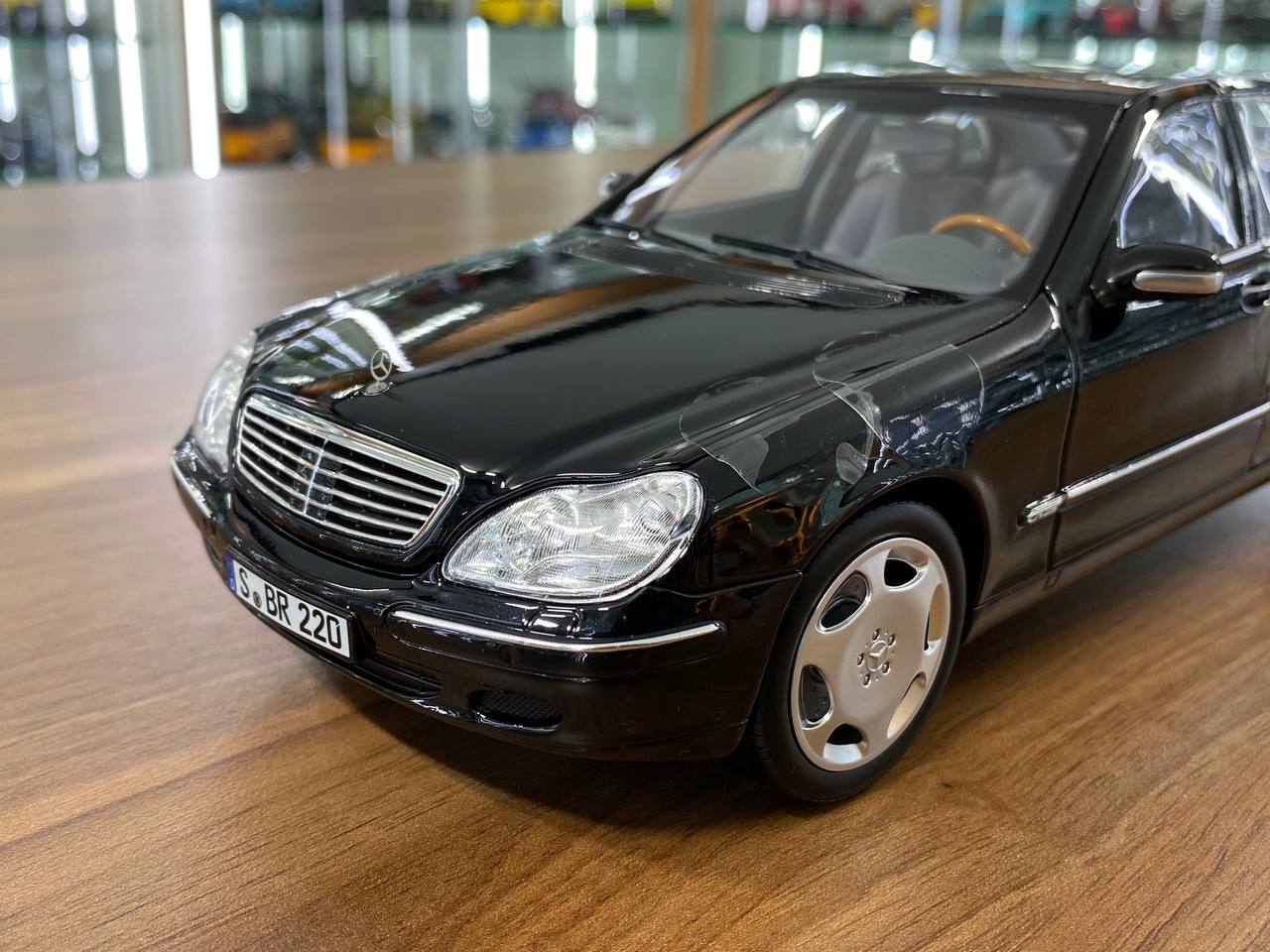1/18 Diecast Model – Norev Dealer Edition Mercedes-Benz S 600 (V220) (2000–2005) in Obsidian Black
