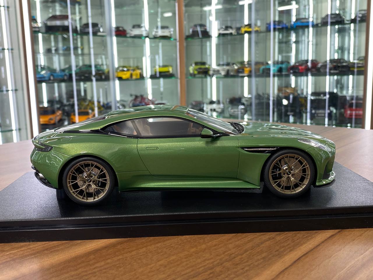 1/18 Resin Model GT Spirit Aston Martin DB12 - Green Limited Edition