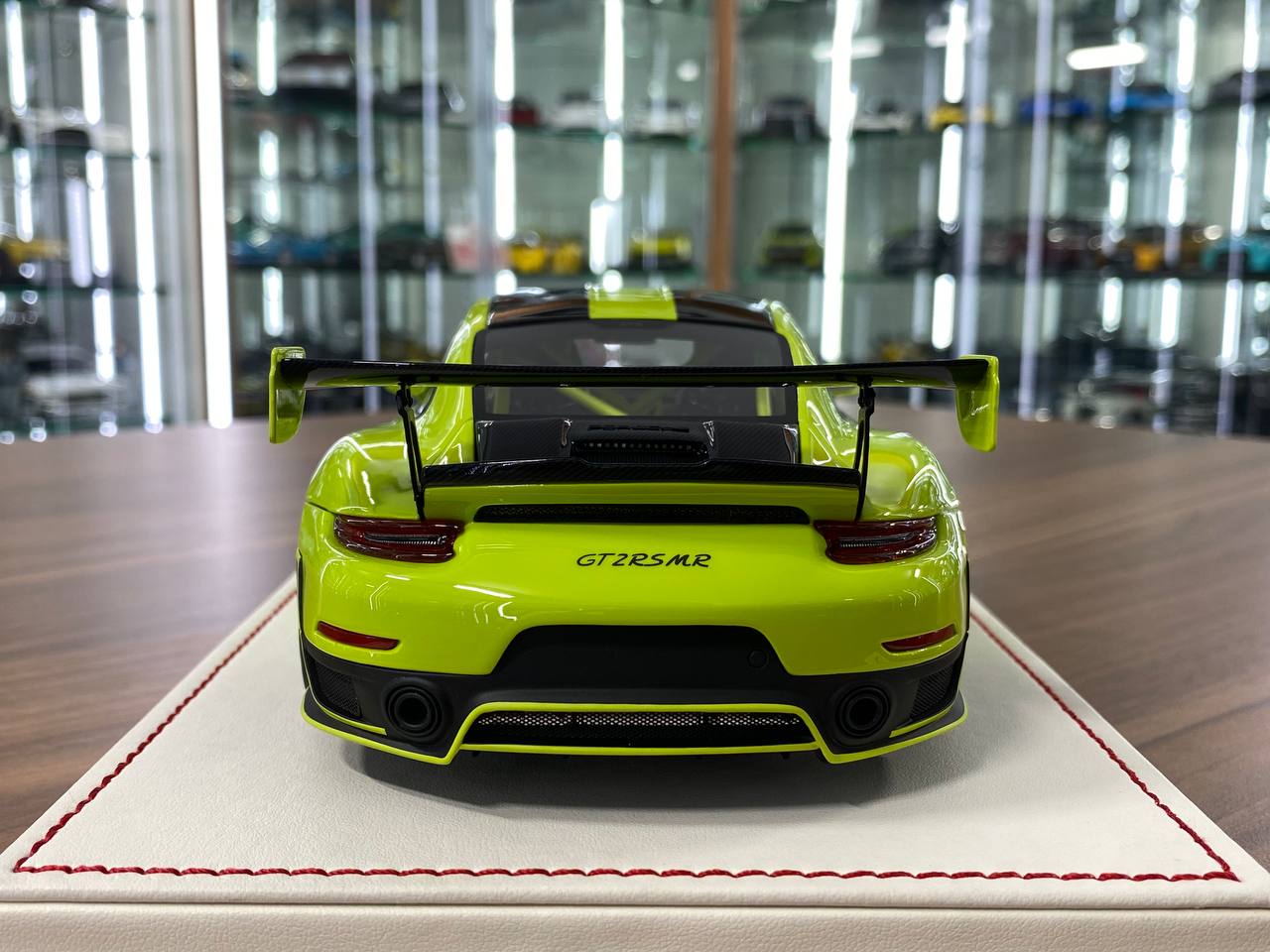 1/18 Resin – Davis & Giovanni Porsche 911 GT2 RS MR Neon Yellow / Black Limited Edition: 1 of 1