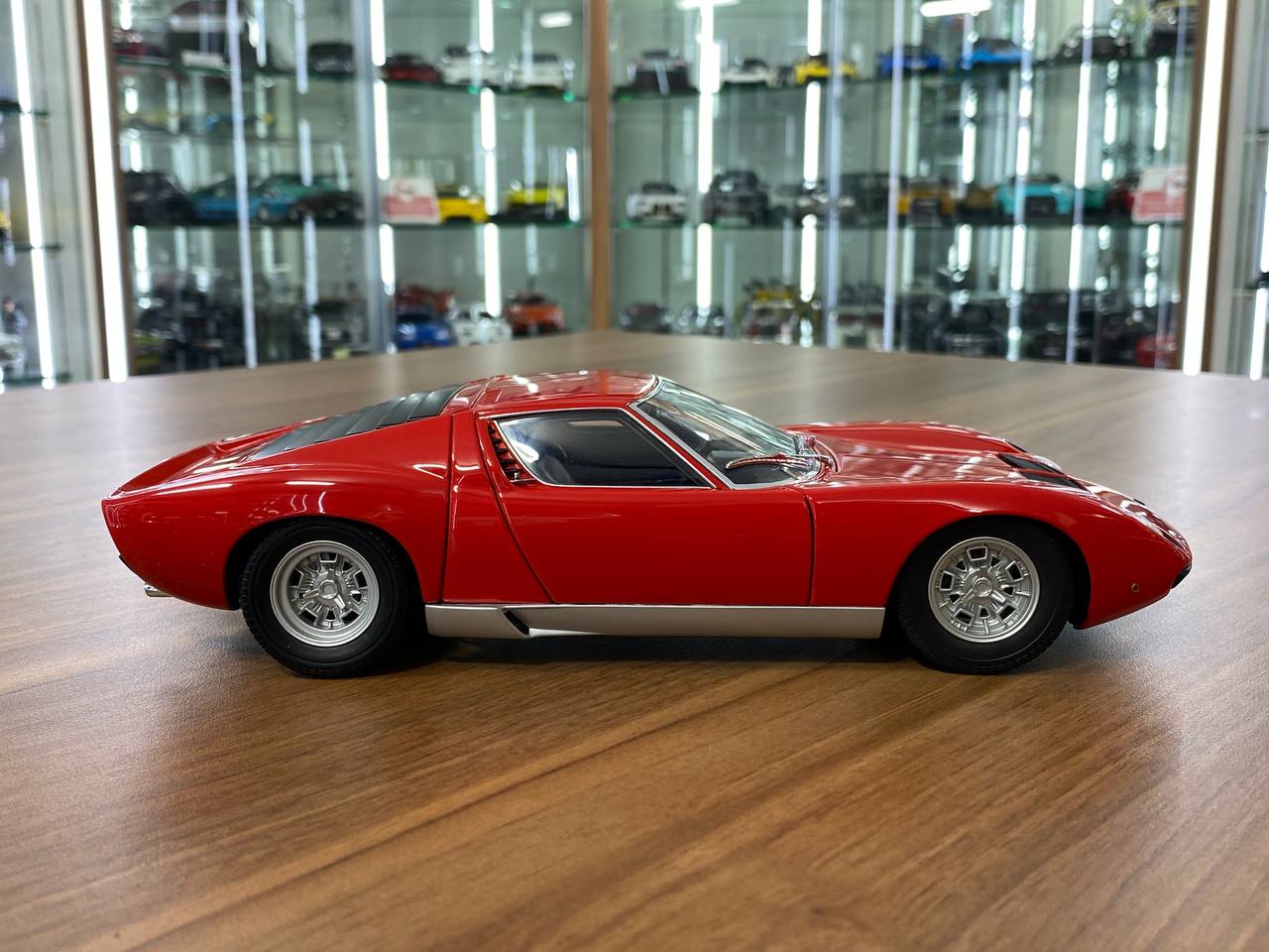 1/18 Diecast Lamborghini Miura SV – Red | AUTOart | Full Opening