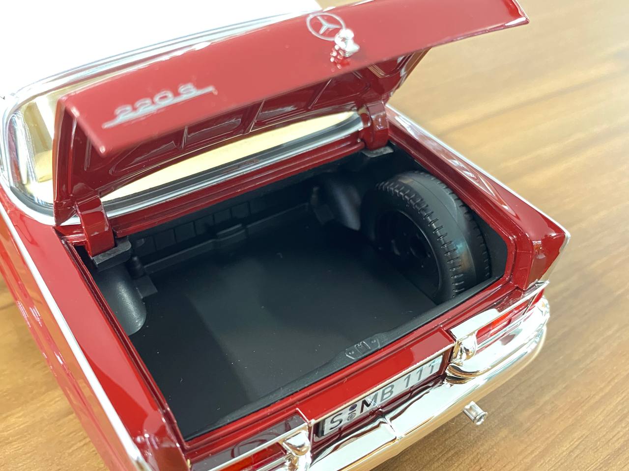 1/18 Diecast Mercedes-Benz 220 S (W111) 1959 - 1965 Red Scale Model Car by Norev