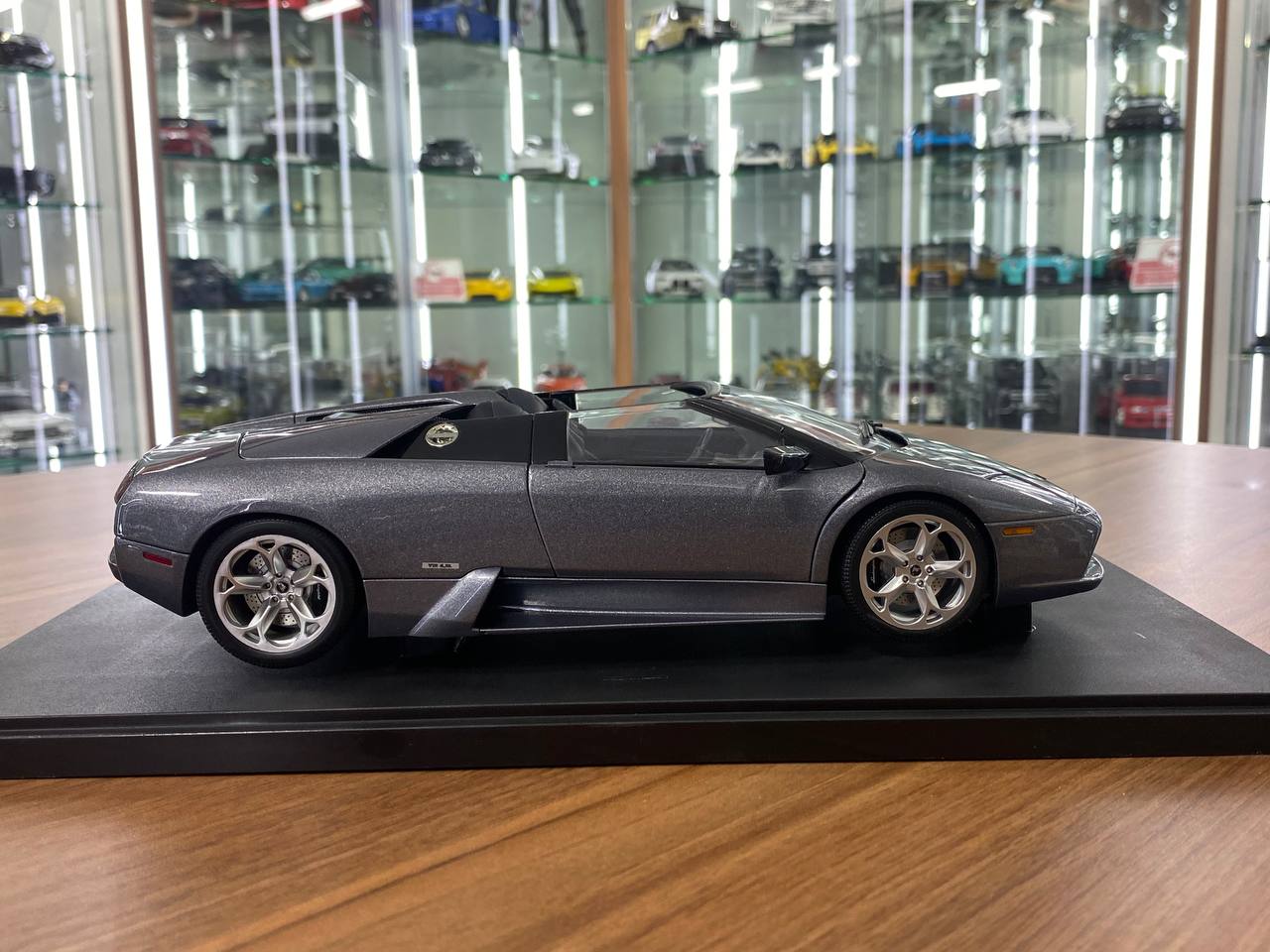 1/18 Diecast Metal Model – Lamborghini Murciélago Roadster | AUTOart | Full Opening