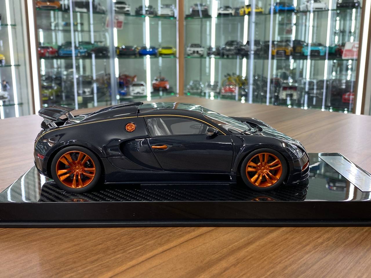 1/18 Resin Model – Bugatti Veyron | Ultra Unique | Black Carbon Fiber | Limited 30 pcs
