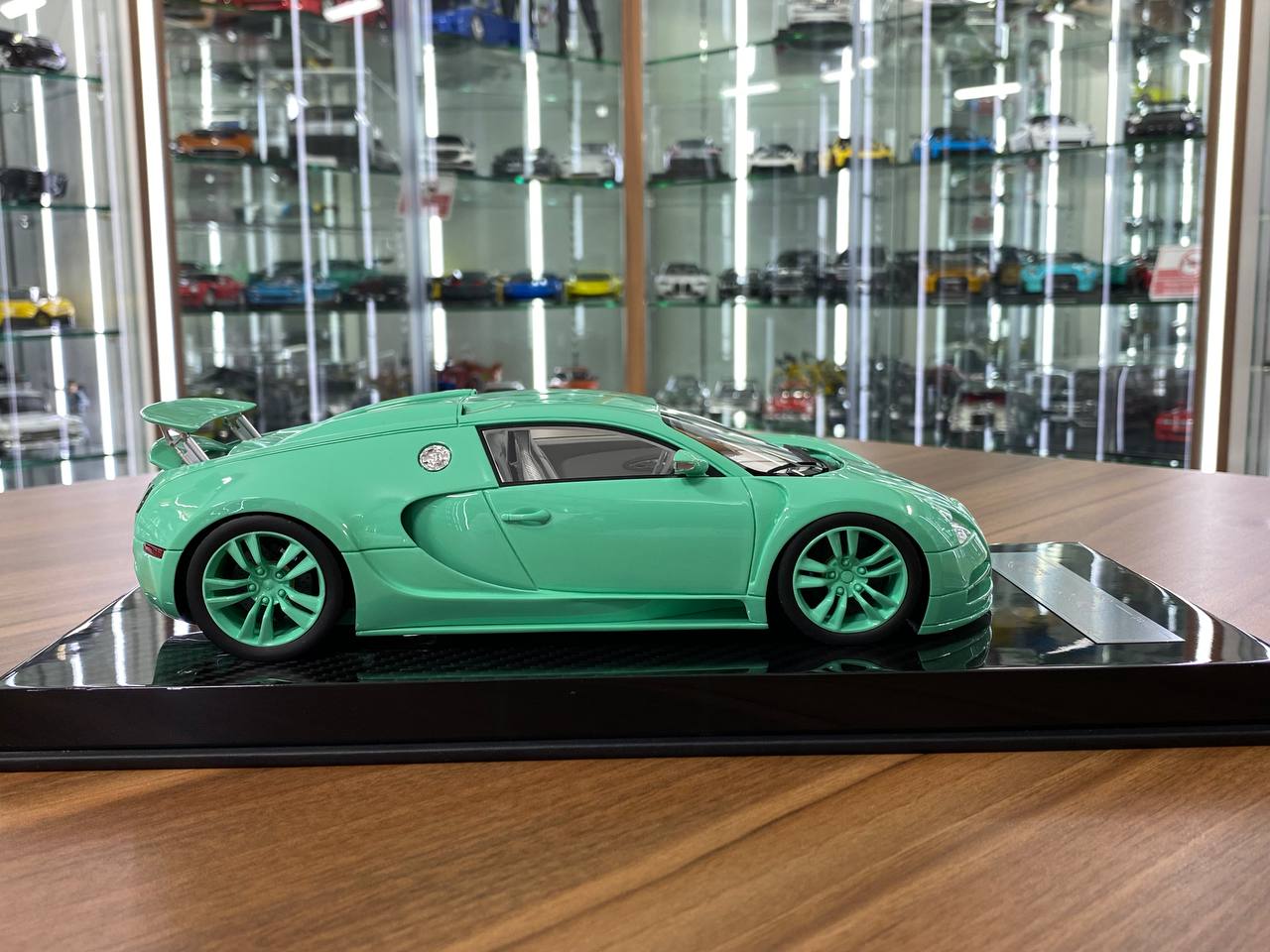 1/18 Resin Model – Bugatti Veyron | Ultra Unique | Tiffany Blue | Limited 20 pcs
