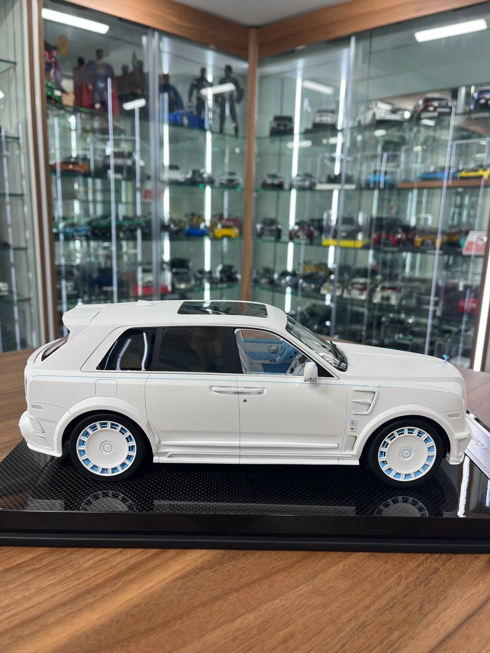 ★ 1/18 Davis & Giovanni Rolls Royce Cullinan Mansory – White / Light Blue | Limited to 03