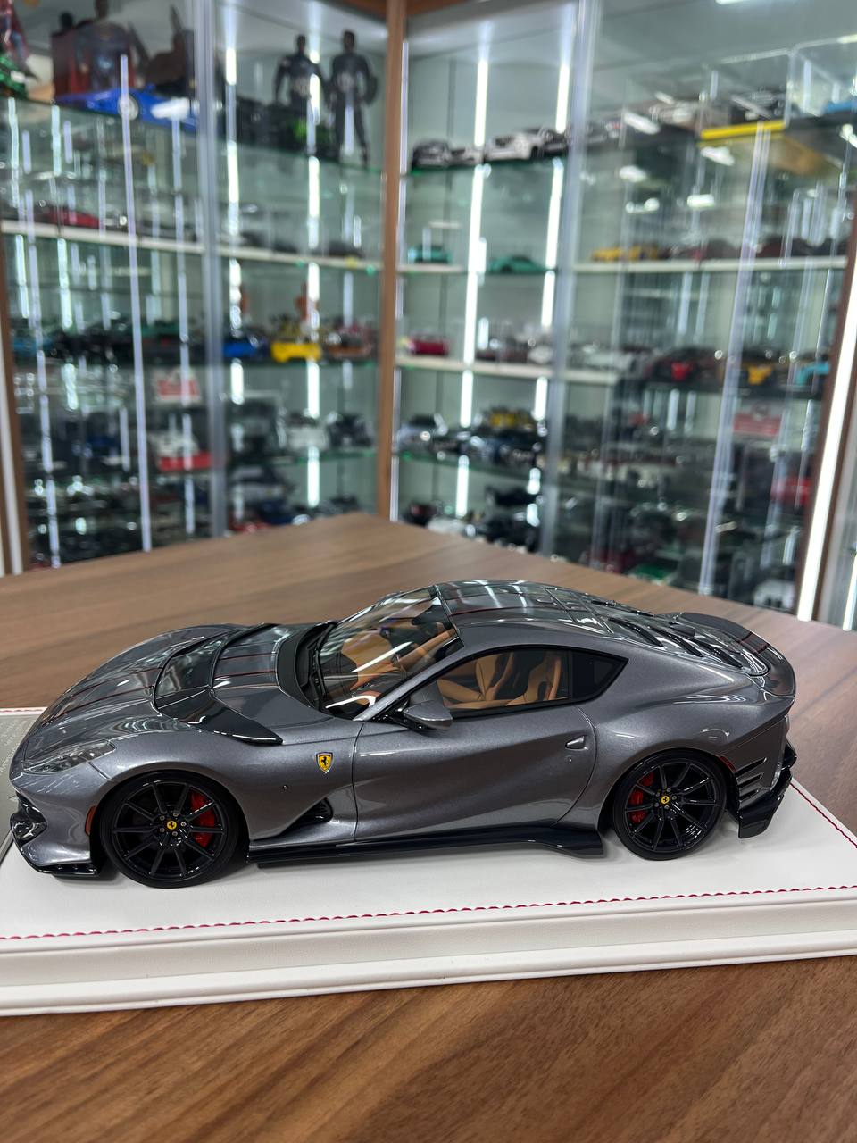 ★ 1/18 Davis & Giovanni Ferrari 812 Competizione – Grey Metallic / Red Stripe | Limited to 20 pcs