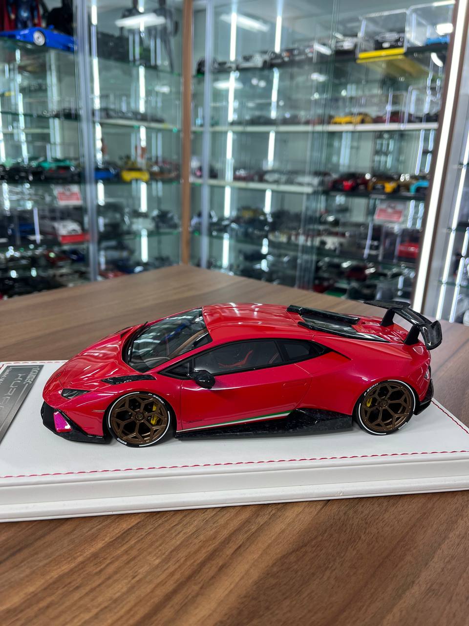 ★ 1/18 Davis & Giovanni Lamborghini Huracan Performante – Red Metallic