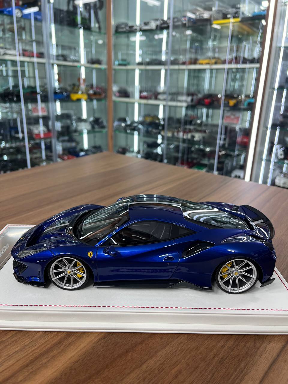 1/18 Resin Ferrari 488 Pista Metallic Blue with Black & White Stripe – Davis & Giovanni | Limited to 30 pcs
