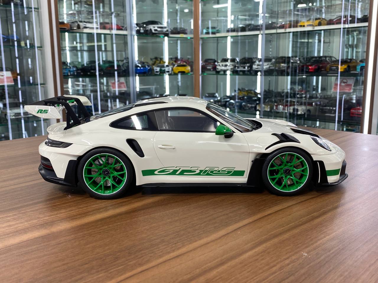 ★ 1/12 GT Spirit Porsche 911 (992) GT3 RS | Off White | Limited Edition 300 pcs