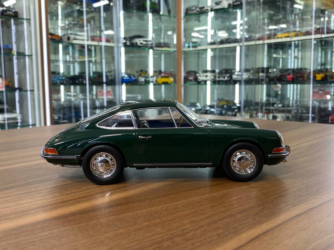 1/18 KYOSHO Porsche 911 (901) Irish Green | Full-Opening Diecast Model