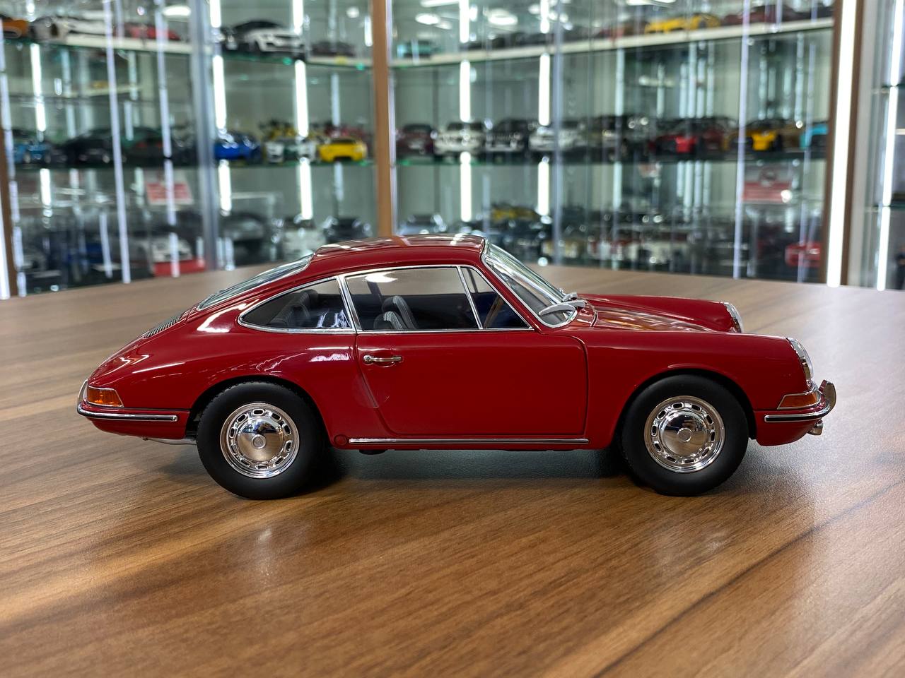 1/18 KYOSHO Porsche 911 (901) Signal Red | Full-Opening Diecast Model