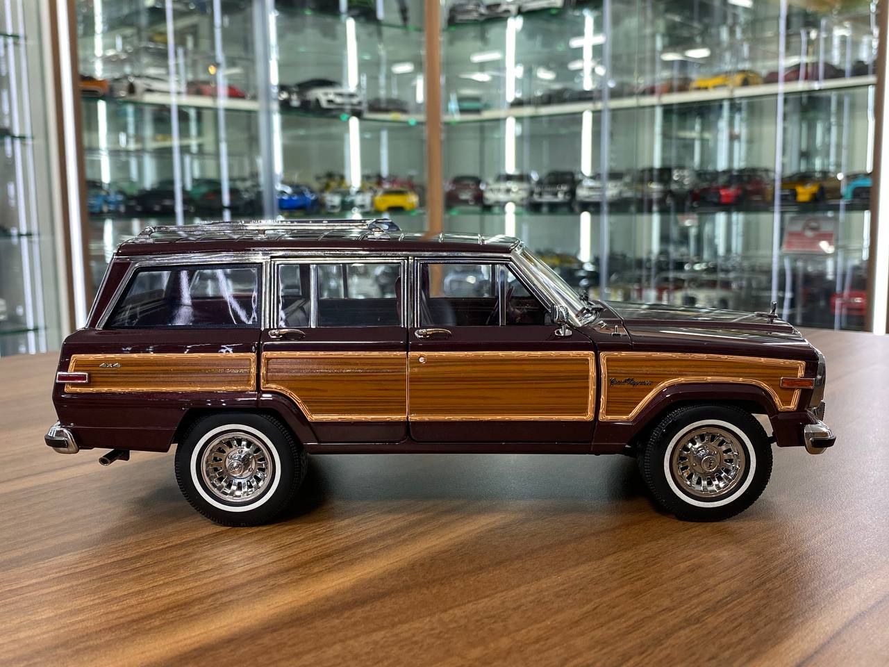 1/18 Diecast Jeep Grand Wagoneer 1991 Black Cherry | DD Model | Full Openings