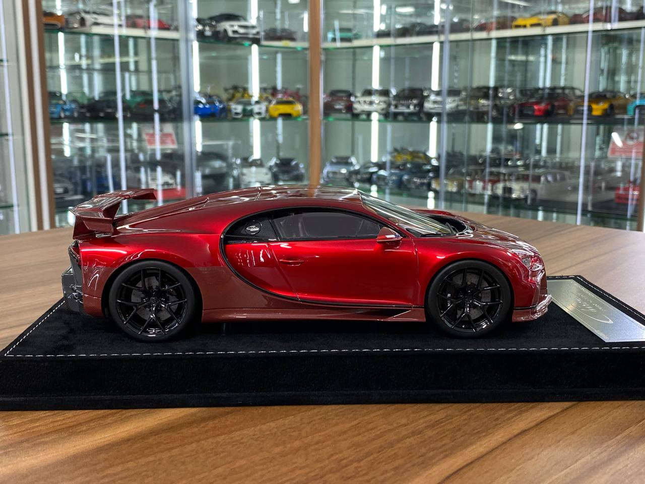1/18 H&H Bugatti Chiron Pur Sport Pearl Red Carbon Fiber | Resin | Limited 30 pcs