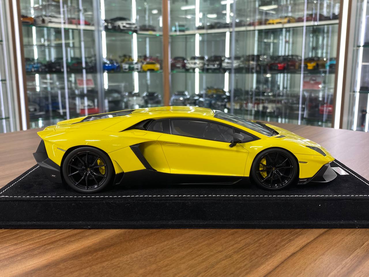 1/18 MR Collection Lamborghini Aventador 50th Anniversario Yellow | Resin | Limited Edition