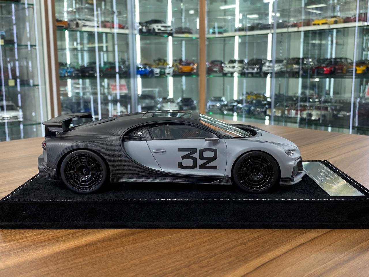 1:18 H&H Bugatti Chiron Pur Sport Grand Prix Jet Grey | Limited 30 pcs