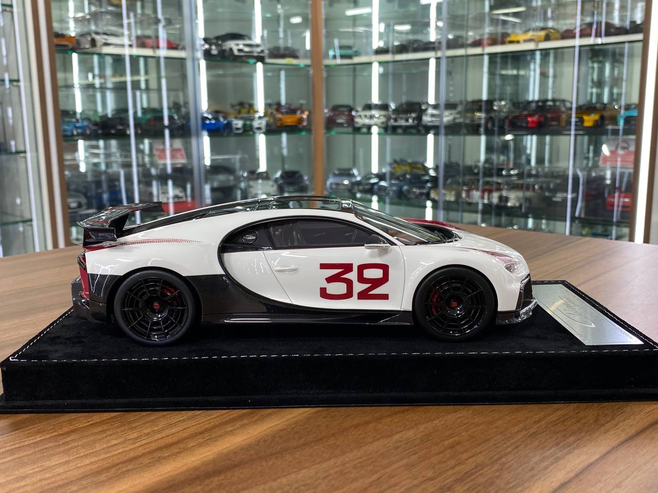 ★ 1:18 H&H Bugatti Chiron Pur Sport – Grand Prix White – Limited Edition of 30