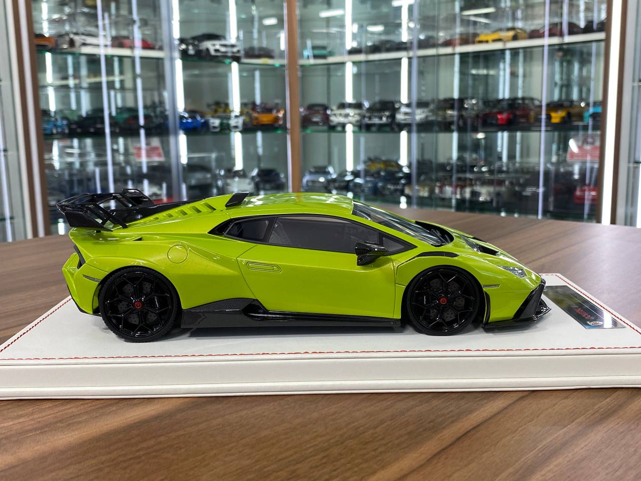 ★ 1/18 Runner Lamborghini Huracan STO Novitec – Green – Limited Edition (66 pcs)