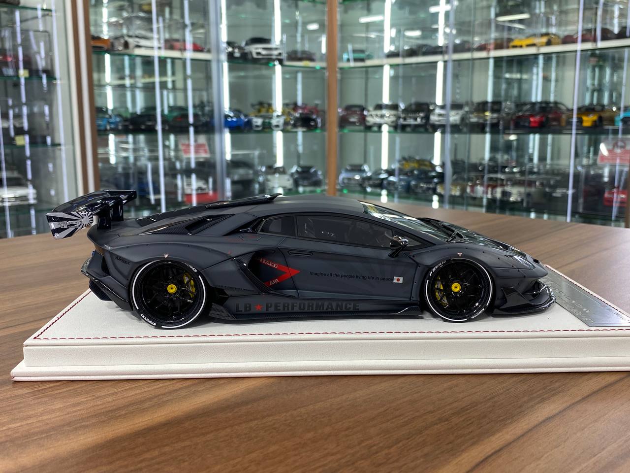 1/18 Resin Model Lamborghini Aventador SVJ – Zero Fighter Edition | Davis & Giovanni