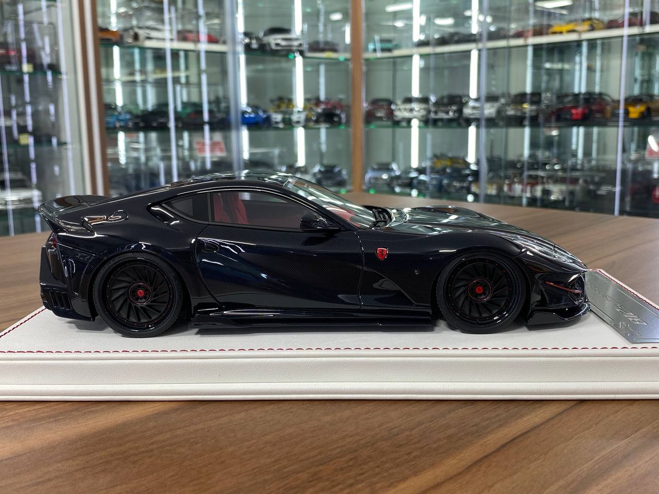 1/18 Resin model Davis & Giovanni Ferrari 812 Superfast SVR Limited Edition 10 pcs carbon fibre red/black interior