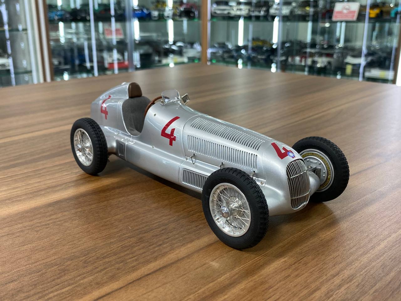 CMC 1/18 - Mercedes-Benz W25 1935 De Luigi Fagioli, N°4 - Vainqueur GP De Monaco - Occasion